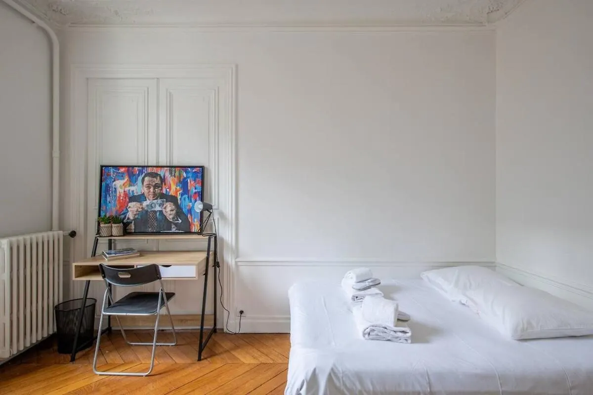 Stunning Parisian Getaway 아파트